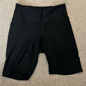 Old Navy Active Biker Shorts with pickets. Size: Large.